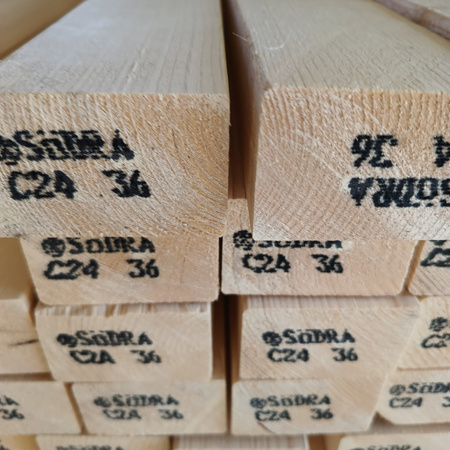 Kantówka suszona strugana 45 x 45 mm długość 3,6 m Södra